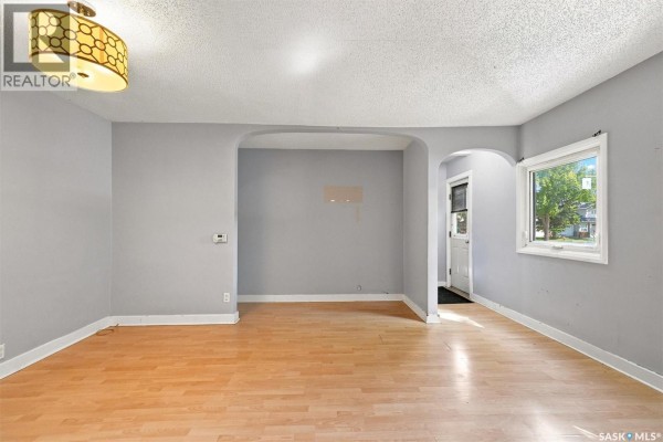 Bedroom - 2204 Lorne Avenue, Saskatoon, SK S7J0R9 Photo 5