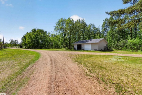 Kitchen - 22048 Twp Road 522, Rural Strathcona County, AB T8E1G2 Photo 3