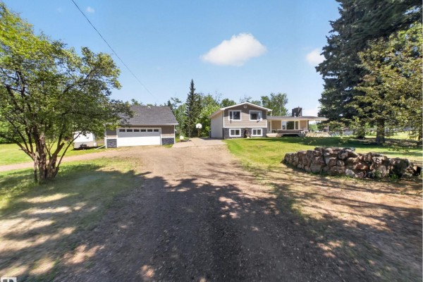 Family room - 22048 Twp Road 522, Rural Strathcona County, AB T8E1G2 Photo 4