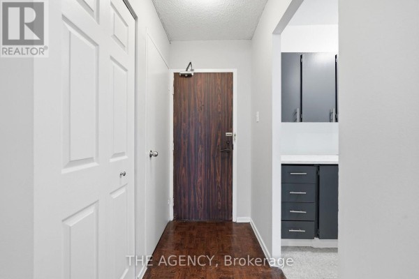 2204a - 2350 Dundas Street W, Toronto, ON, photo 2