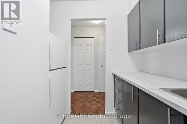 2204a - 2350 Dundas Street W, Toronto, ON, photo 3
