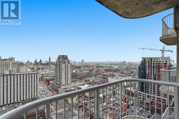 Living room - 2205 - 200 Rideau Street, Ottawa, ON K1N5Y1 Photo 2
