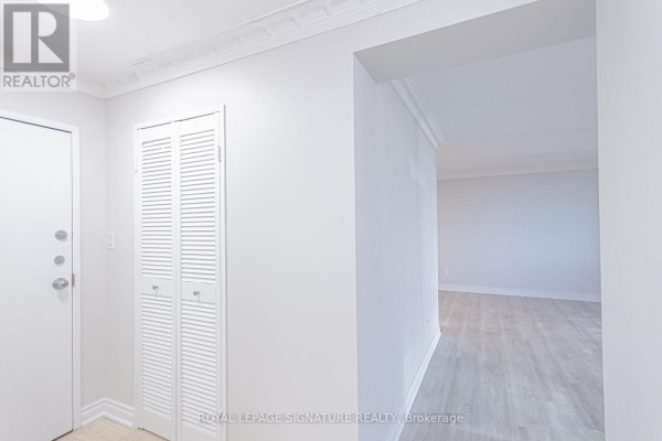 Bedroom 2 - 2205 - 50 Quebec Avenue, Toronto, ON M6P4B4 Photo 5