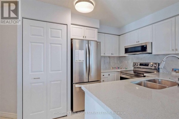 2205 - 7 Lorraine Drive, Toronto, ON M2N7H2 Photo 4