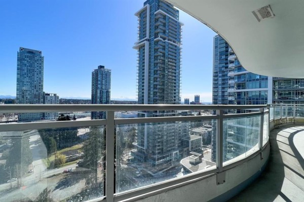 2205 13303 Central Avenue, Surrey, BC V3T0K6 Photo 3
