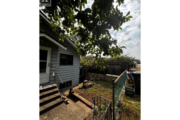 2205 Ninth Avenue, New Westminster, BC, photo 2