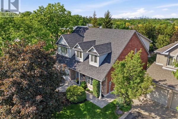 2205 Shaftesbury Court, Oakville, ON, photo 2