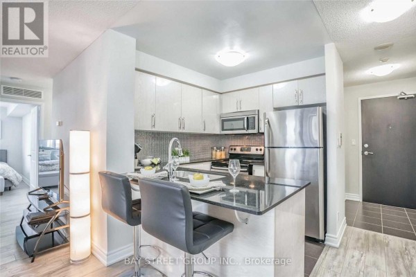 Kitchen - 2207 - 5791 Yonge Street, Toronto, ON M2M0A8 Photo 3