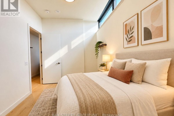 2207 - 81 Wellesley Street E, Toronto, ON M4Y0C5 Photo 5