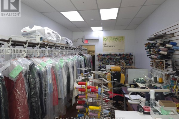 2207 Gerrard Street E, Toronto, ON M4E2C8 Photo 5
