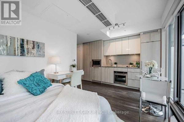 2208 - 115 Blue Jays Way, Toronto, ON, photo 2