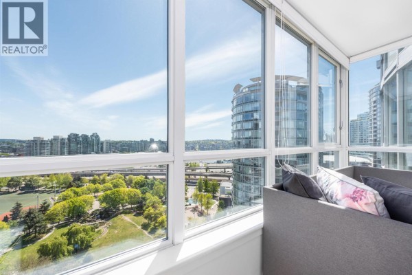 2208 63 Keefer Place, Vancouver, BC V6B6N6 Photo 4