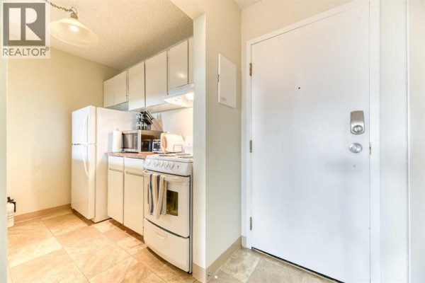 Primary Bedroom - 2209, 221 6 Avenue Se, Calgary, AB T2G4Z9 Photo 4