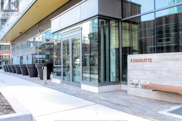 2209 - 8 Charlotte Street, Toronto, ON M5V0K4 Photo 2