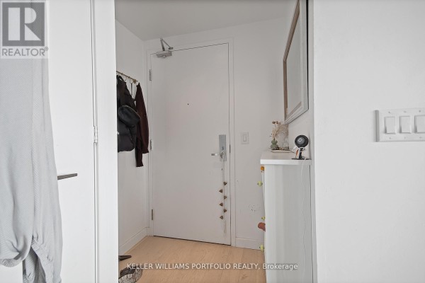 2209 - 8 Charlotte Street, Toronto, ON M5V0K4 Photo 4