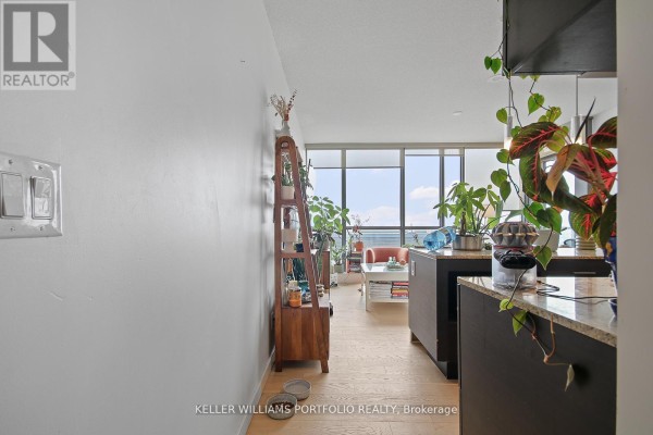 2209 - 8 Charlotte Street, Toronto, ON M5V0K4 Photo 5