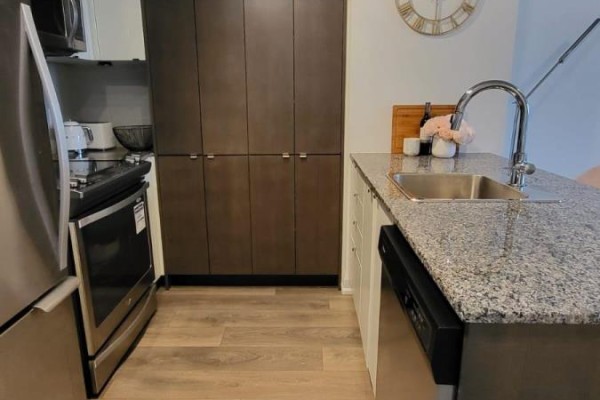 2209 - 9 Valhalla Inn Road, Toronto, ON M9B0B2 Photo 2
