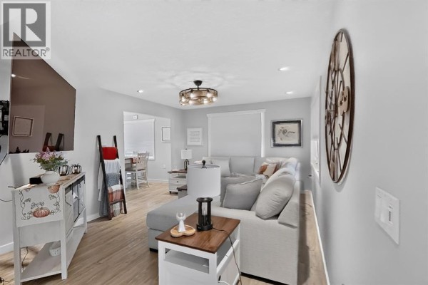 Dining room - 2209 14 Street, Coaldale, AB T1M1C7 Photo 5