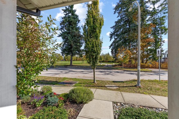 2209 165 Street, Surrey, BC V3Z0L8 Photo 2