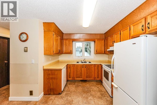 2pc Bathroom - 221 1 Avenue, Rosalind, AB T0B3Y0 Photo 3