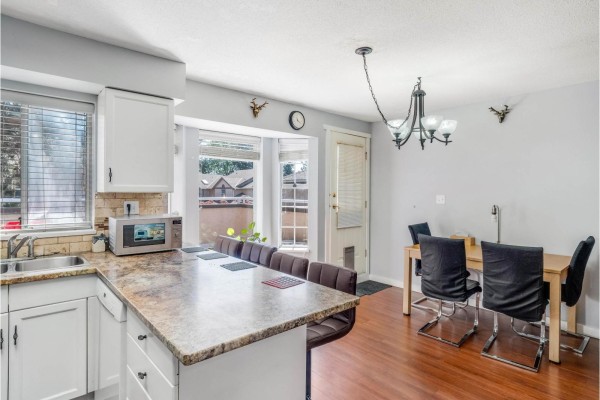 221 14861 98 Avenue, Surrey, BC V3R0A2 Photo 4