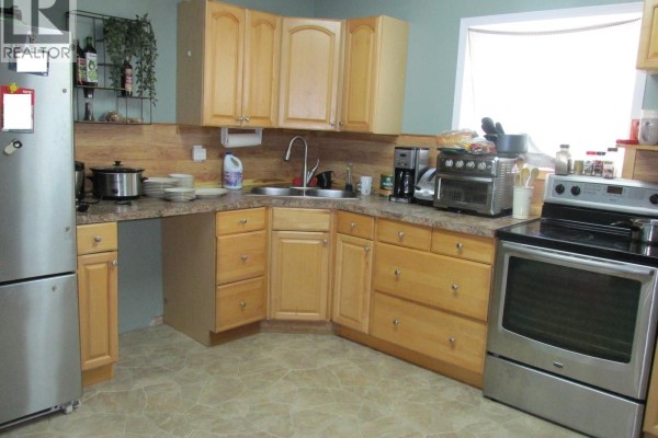 Kitchen - 221 1st Street E, Nipawin, SK S0E1E0 Photo 2