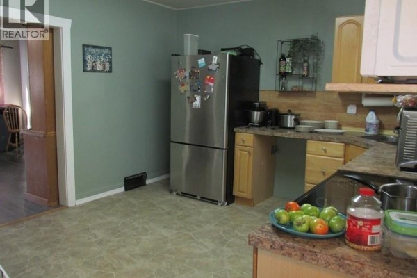 Living room - 221 1st Street E, Nipawin, SK S0E1E0 Photo 3