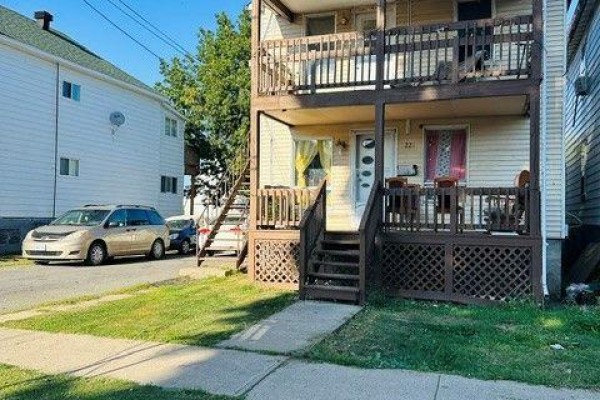 221-221a - 221 St Felix Street, Cornwall, ON K6H5A4 Photo 2