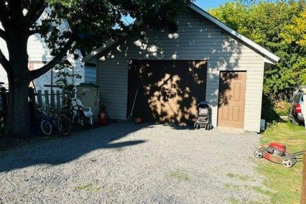 221-221a - 221 St Felix Street, Cornwall, ON K6H5A4 Photo 3