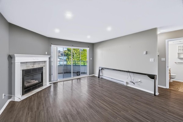 221 33175 Old Yale Road, Abbotsford, BC V2S2J4 Photo 5