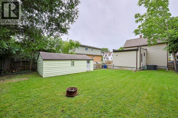 Laundry room - 221 Bright Street, Sarnia, ON N7T4E9 Photo 4