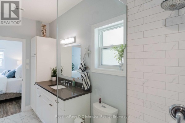 Primary Bedroom - 221 Grenville Street S, Saugeen Shores, ON N0H2L0 Photo 5