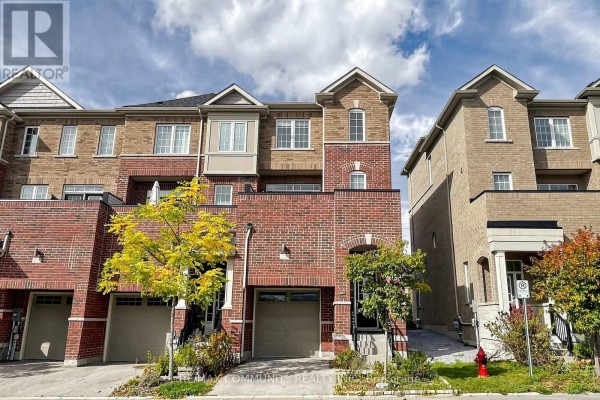 221 Harding Park Street, Newmarket, ON L3Y0E3 Photo 3
