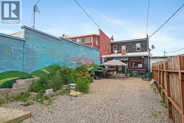 221 Main Street, Trochu, AB T0M2C0 Photo 2
