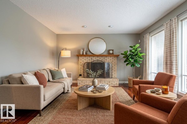 Family room - 221 Ockenden Pl Nw, Edmonton, AB T6R1K5 Photo 4