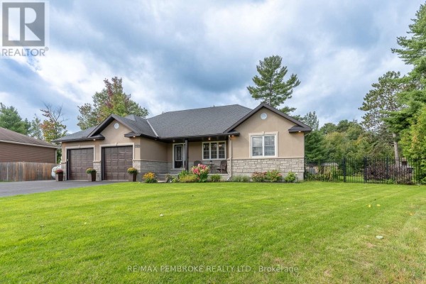 Kitchen - 221 Oriole Crescent, Petawawa, ON K8H0A7 Photo 3