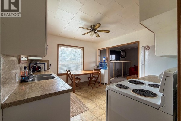 Living room - 221 Plume Street, Lancer, SK S0N1G0 Photo 3