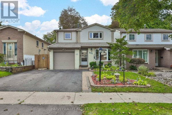 Living room - 221 Snowshoe Crescent, Markham, ON L3T4N2 Photo 2