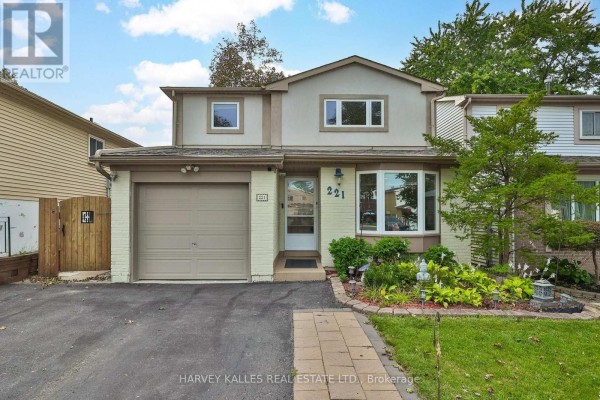 Family room - 221 Snowshoe Crescent, Markham, ON L3T4N2 Photo 3
