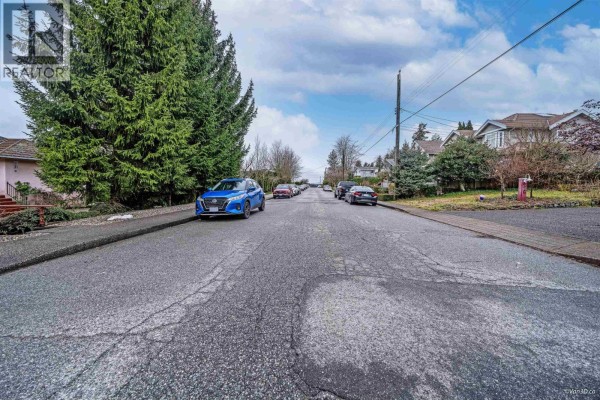221 W 28th Street, North Vancouver, BC V7N2H9 Photo 5