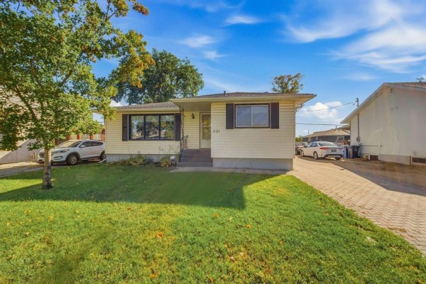 221 Wallasey Street, Winnipeg