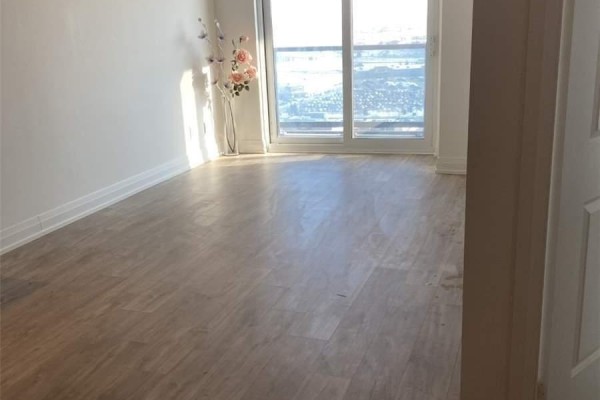 Den - 2210 - 3600 Highway 7, Vaughan, ON L4L0G7 Photo 5