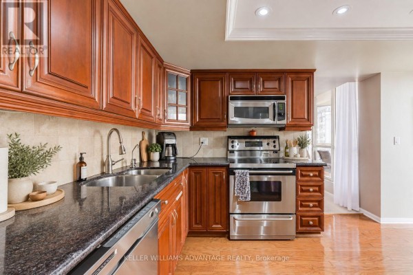 Den - 2210 - 55 Kingsbridge Garden Circle, Mississauga, ON L5R1Y1 Photo 3