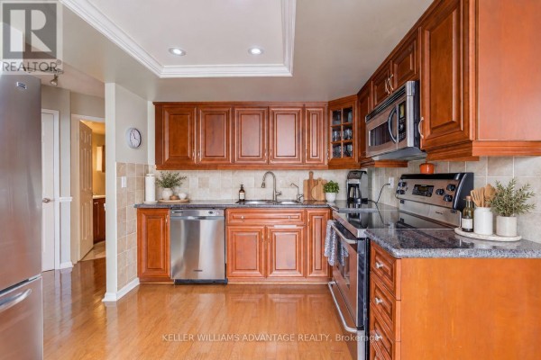 Kitchen - 2210 - 55 Kingsbridge Garden Circle, Mississauga, ON L5R1Y1 Photo 4