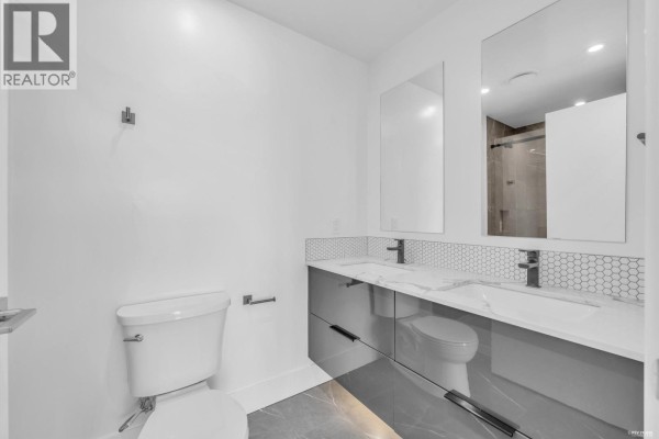 2210 E 1st Avenue, Vancouver, BC V5N0K2 Photo 5