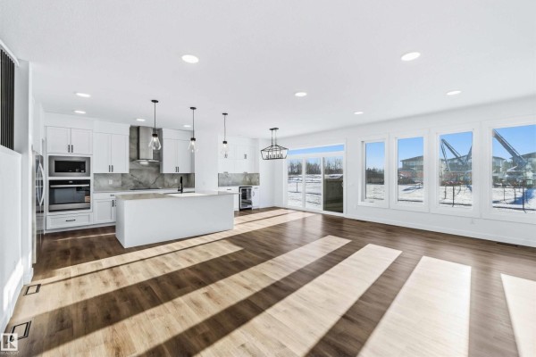 Kitchen - 2211 4 Av Sw, Edmonton, AB T6X3L4 Photo 3