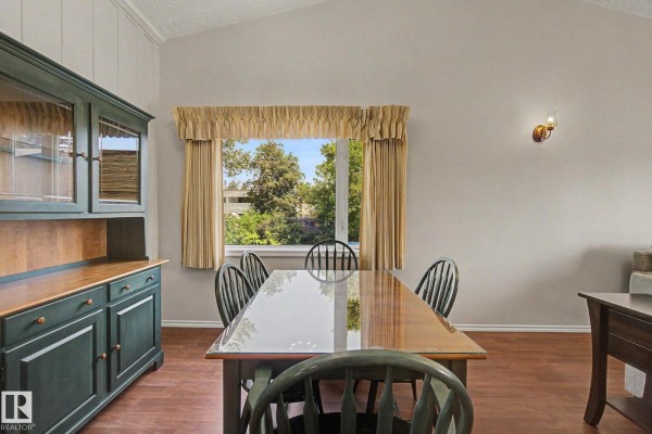 Kitchen - 2211 Millbourne Rd W Nw, Edmonton, AB T6K0Y3 Photo 3