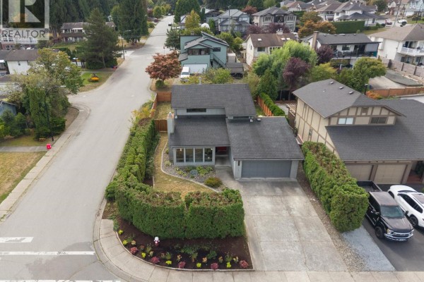 22110 Isaac Crescent, Maple Ridge, BC V2X0W1 Photo 4