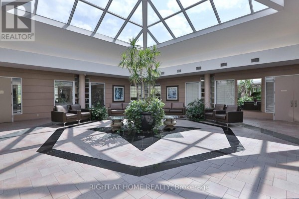2212 - 7 Concorde Place, Toronto, ON, photo 2
