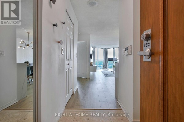 2212 - 7 Concorde Place, Toronto, ON, photo 3